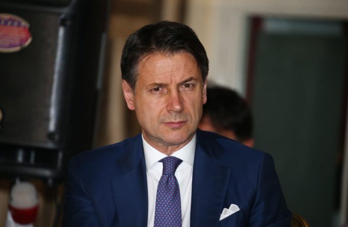 Covid, Conte ha firmato nuovo Dpcm