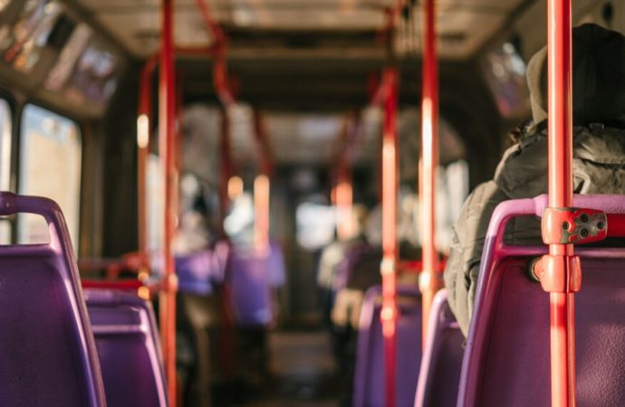 Udine, stranieri costretti a dormire su un bus