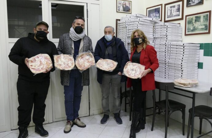 La pizzeria da Michele dona 2000 pizze