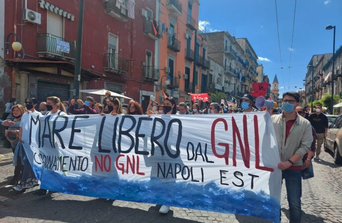 Napoli est vuole un mare libero da gnl