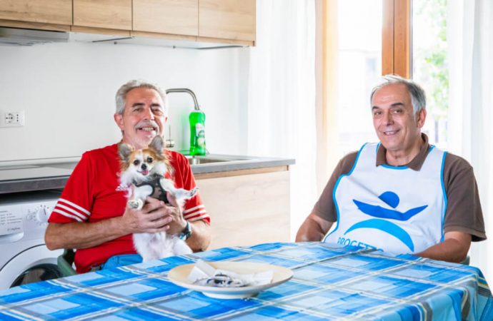 Casa rifugio per senza dimora con cani