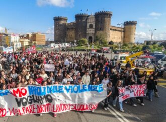 Liberiamo Napoli, migliaia in corteo